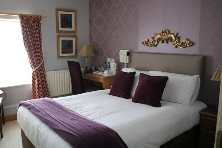 Bedroom 8 New Park Hotel Athenry